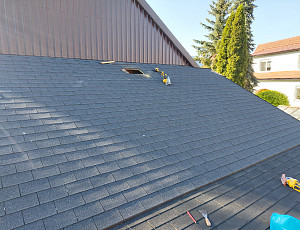 Zateplení dvouplášťové střechy pomocí foukané izolace